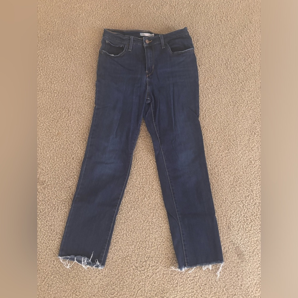 Levi’s Dark Wash Jeans!